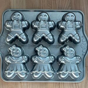 Preloved Nordic Ware Gingerbread kids Cakelet Pan